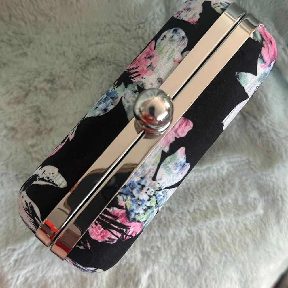NWT White House Black Market Floral Clutch - Picture 2 of 15